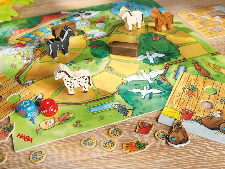 Jeu de société enfants avec animaux bois et plateau coloré